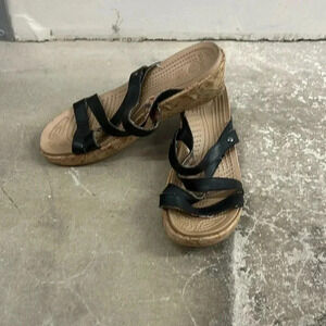 Strappy‎  crocs